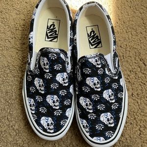 Skull vans only worn a few times